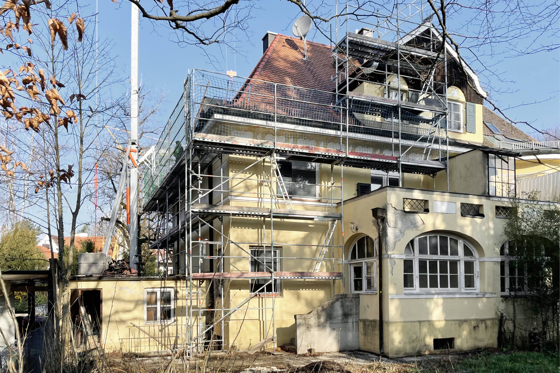 Baustart Denkmalsanierung in Harlaching