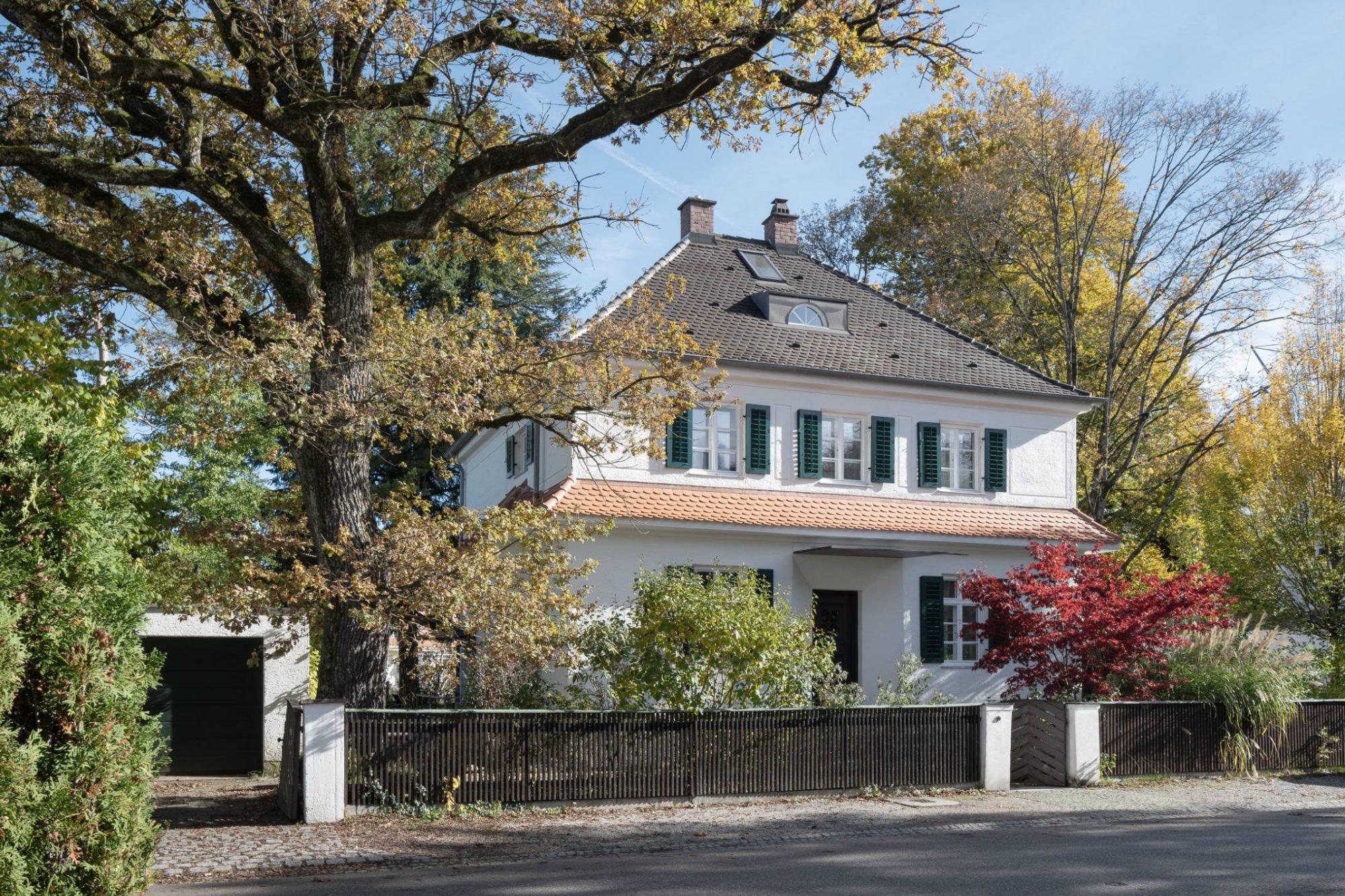 Strassenansicht der denkmalgeschützten Villa
