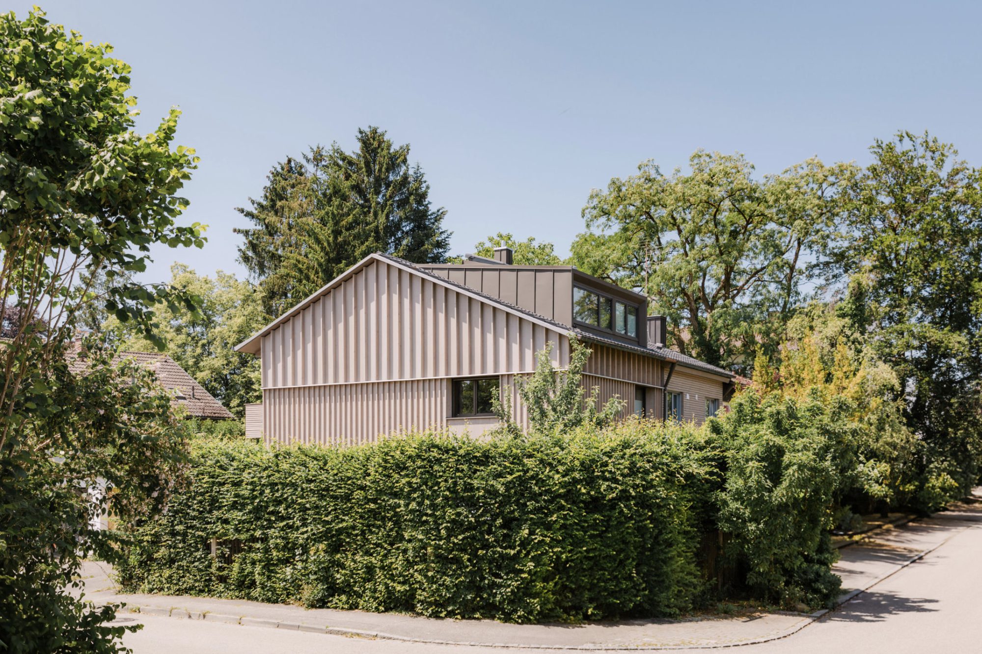 Hausansicht von Straße