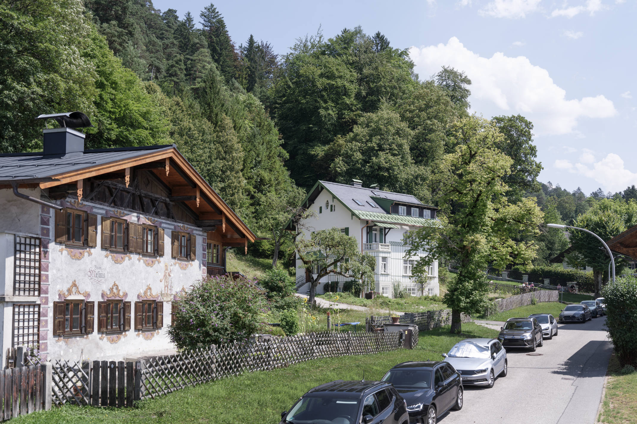 Villa in Strassenflucht